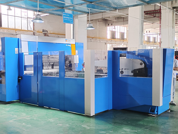 Flexible bending machining center