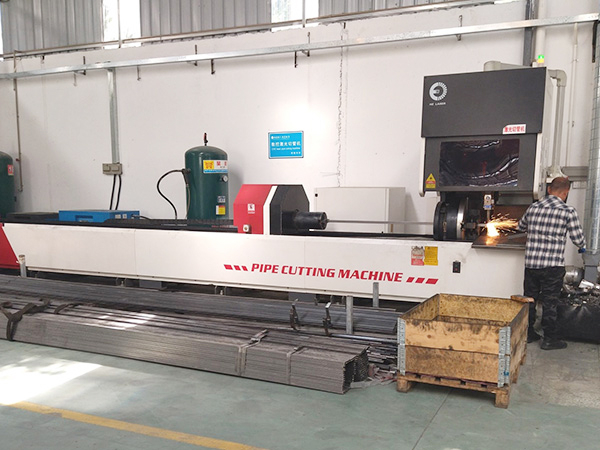 Laser pipe cutting machine